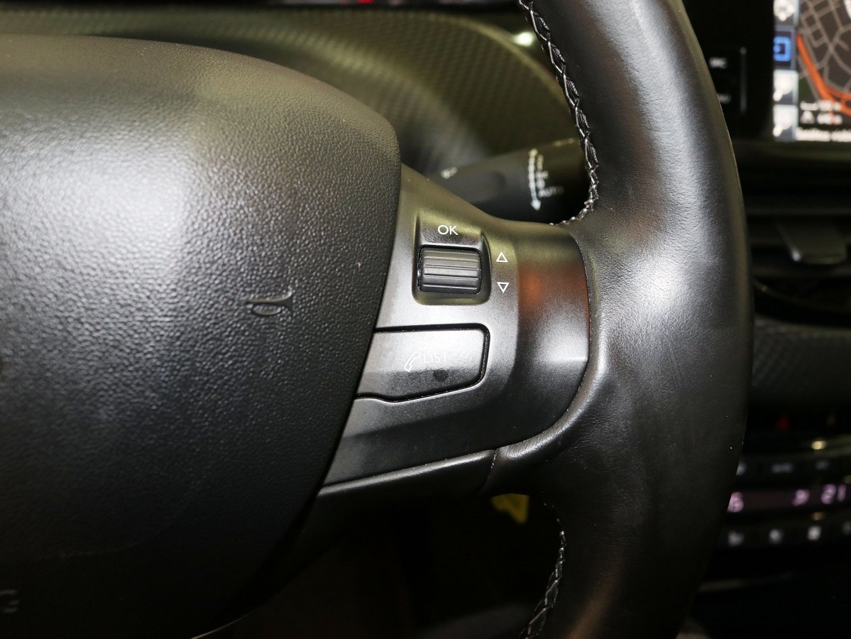 Foto Peugeot 208 17