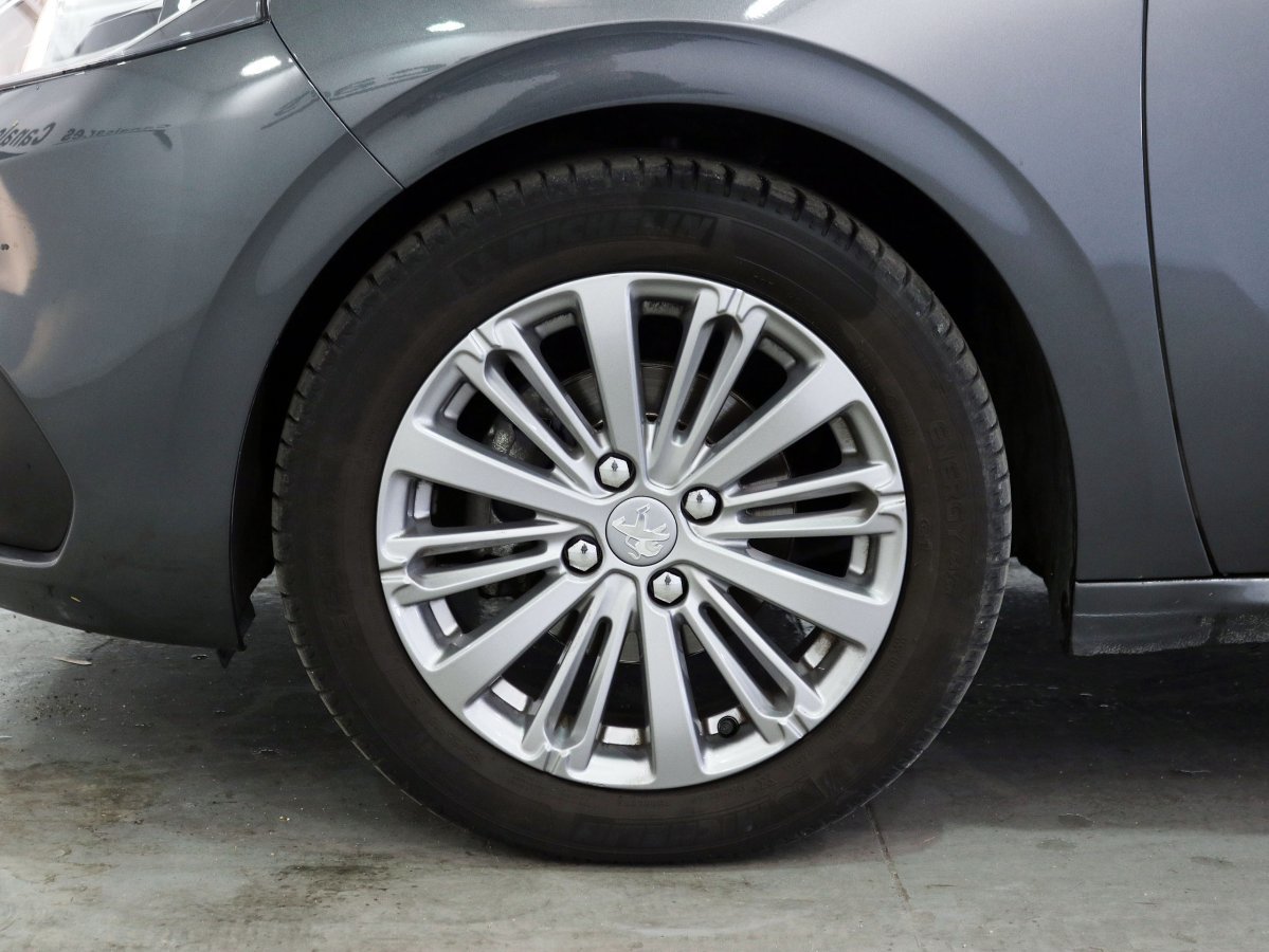 Foto Peugeot 208 18