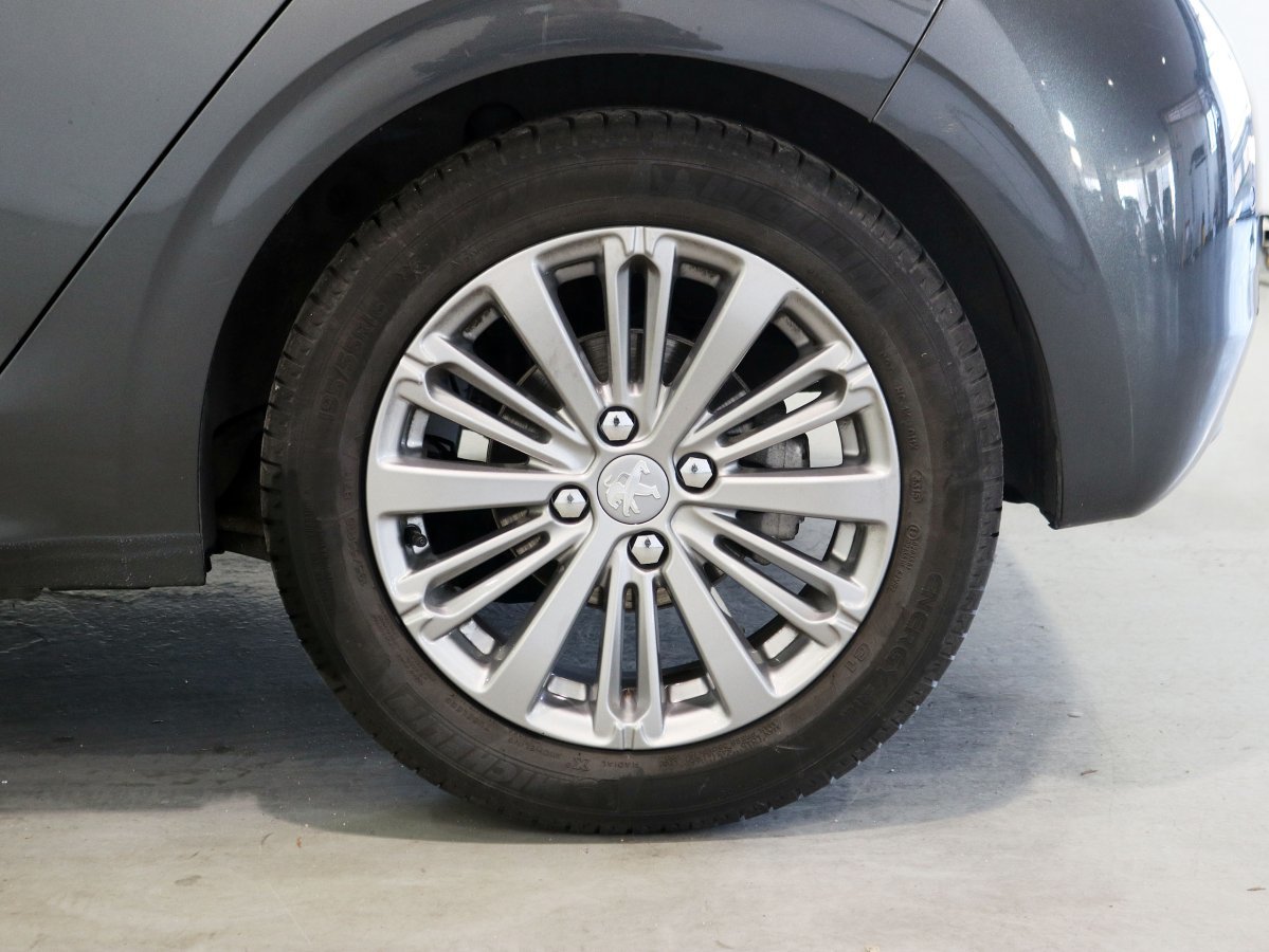 Foto Peugeot 208 19