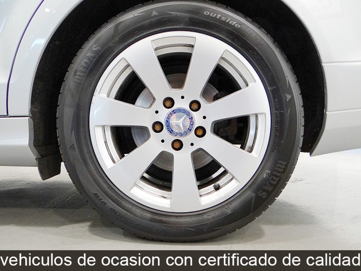 Foto Mercedes-Benz Clase C 30