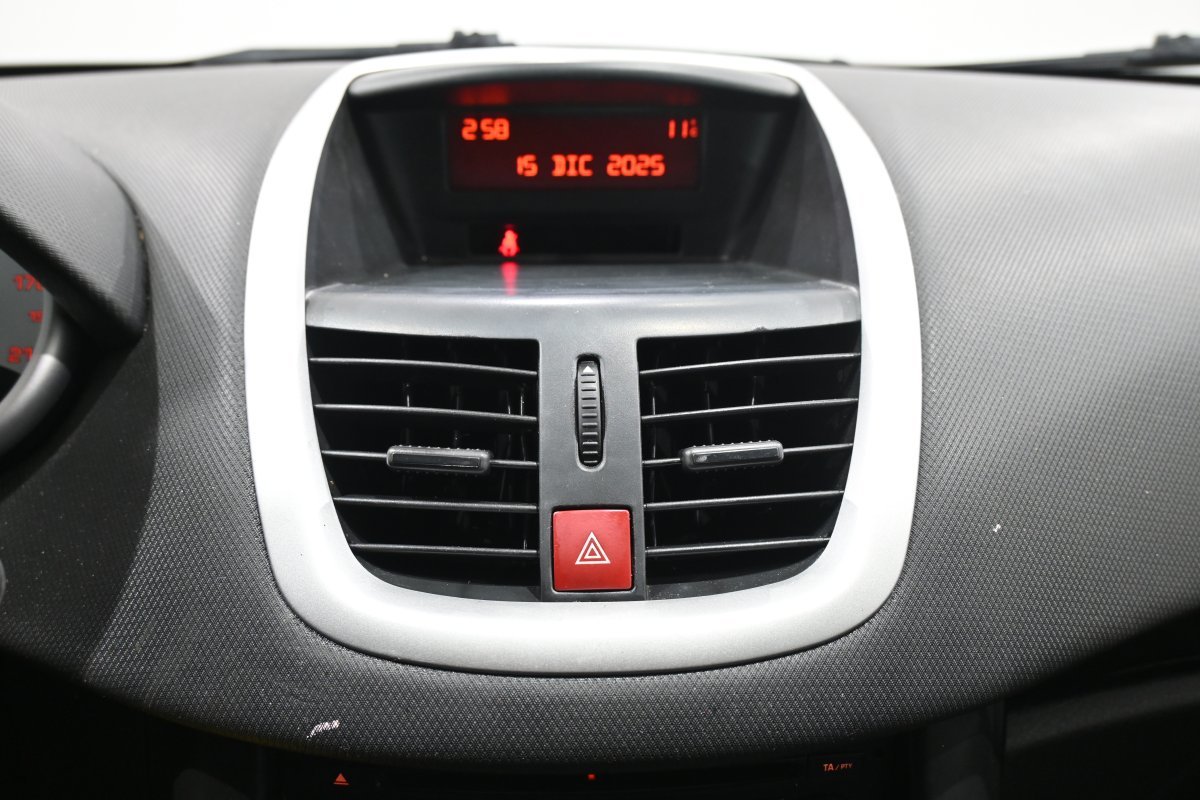 Foto Peugeot 207 15